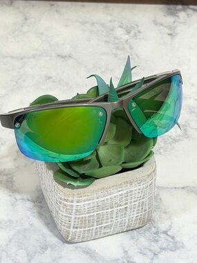 Del Sol Solize Color-Changing Sunglasses Men gray to Green Polarized Mirrored